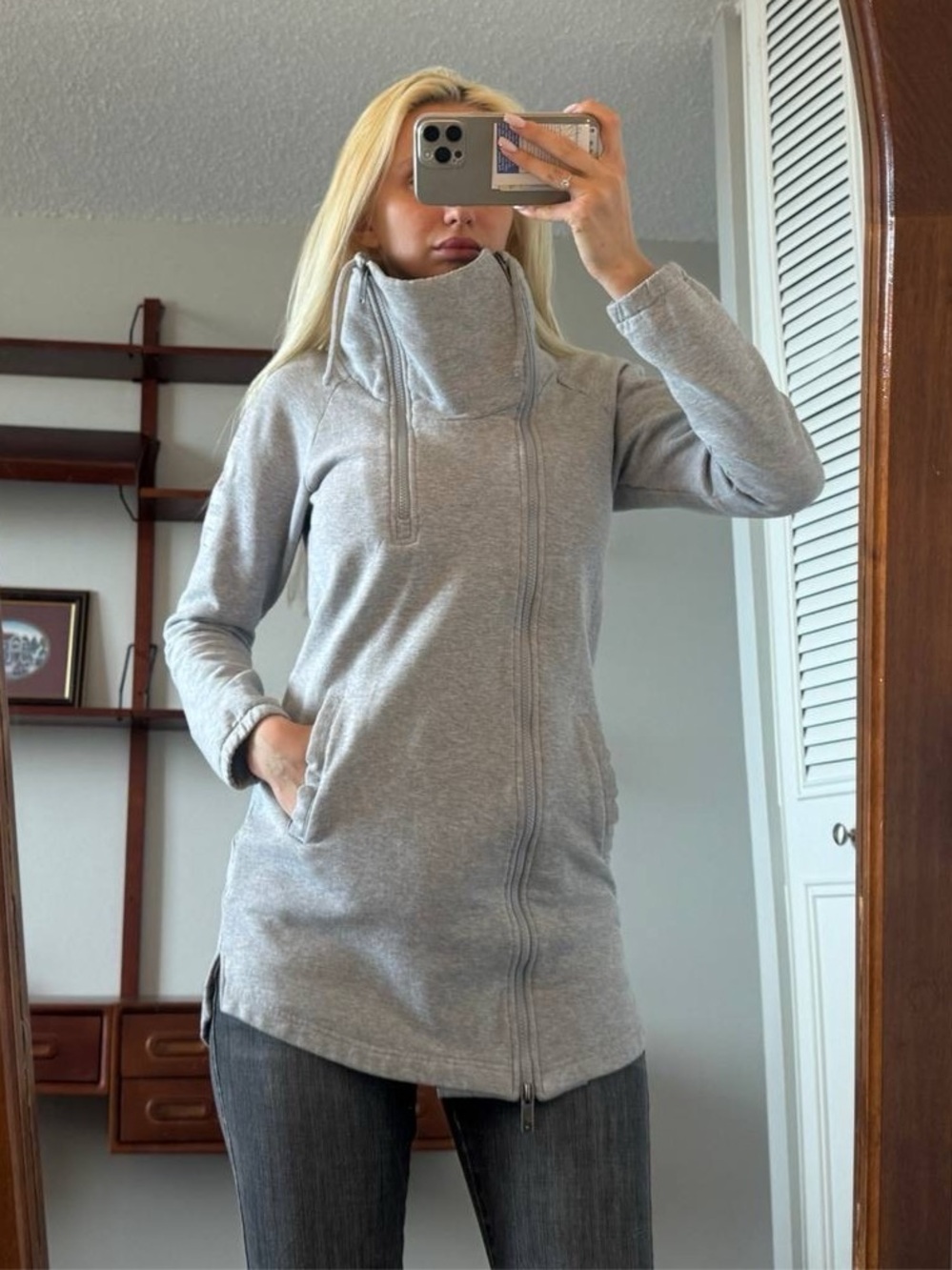 Bench. Gray Full-Zip Jacket Size Medium